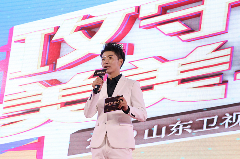 主持人王晓龙.jpg