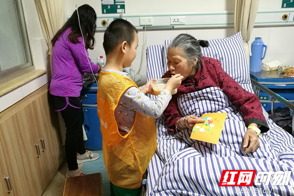 株洲市石峰区关工委开展情系夕阳红大型孝亲