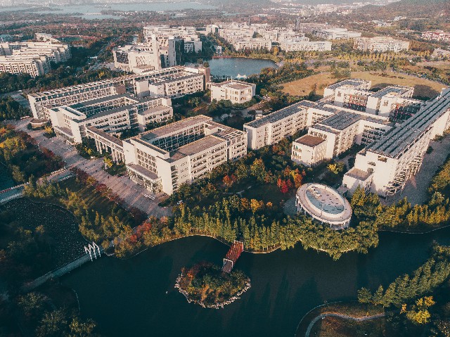 中国矿业大学：秋日里俯瞰校园。 摄影/刘新源