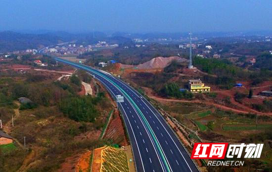 2016年12月30日，娄衡高速公路建成通车，娄底至衡阳的路程缩短为90公里，仅需要1小时就能抵达。_副本.png
