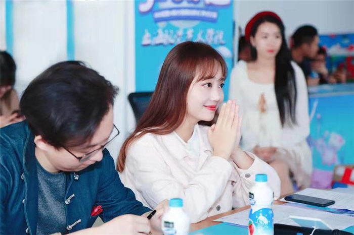 孙艾藜赴北京/上海/成都等地担任QQ炫舞声优大赛评委