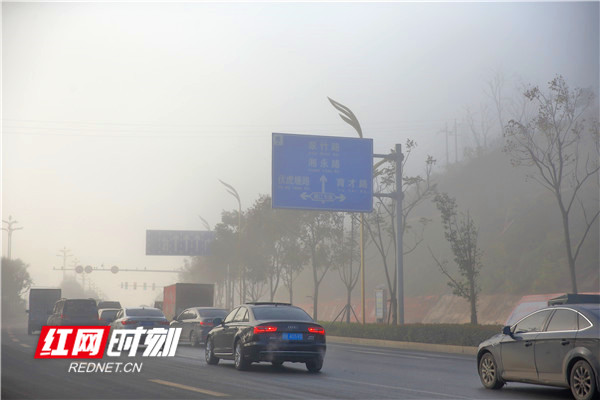 早上八点的湘江东路永州大道路口_副本.jpg
