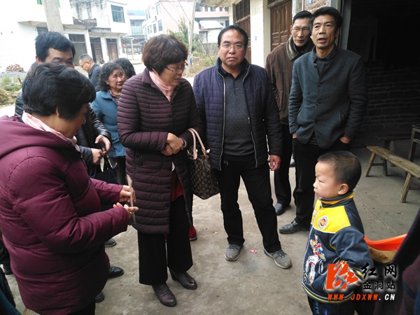 永州:谢朝月到金洞走访慰问贫困学生