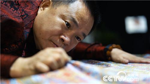 从小作坊到大企业 农民创业者让中国丝绸时尚全球