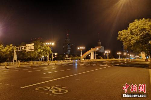 凌晨的北京长安街。受访人供图