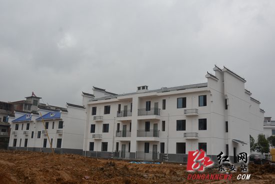 东安239户易地搬迁户喜领新房“金钥匙”