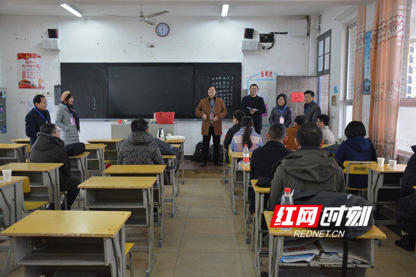 永州市委组织部、市人社区相关负责人前往考点看望考生。.jpg