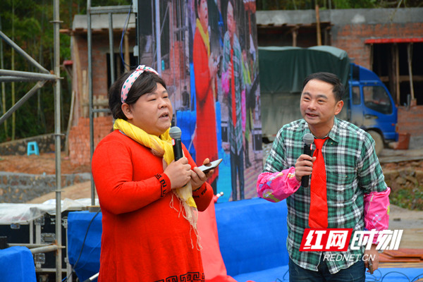 相声《幸福来敲门._副本.jpg