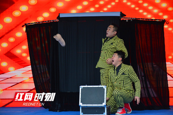 哑剧表演《幽默的小矮人》_副本.jpg