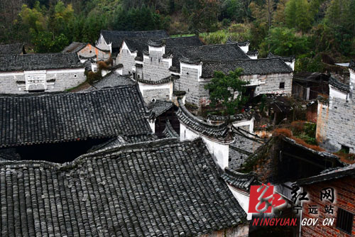 宁远县：村民自发捐资建设传统古村