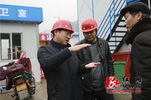 张跃斌就城区学位建设开展现场办公