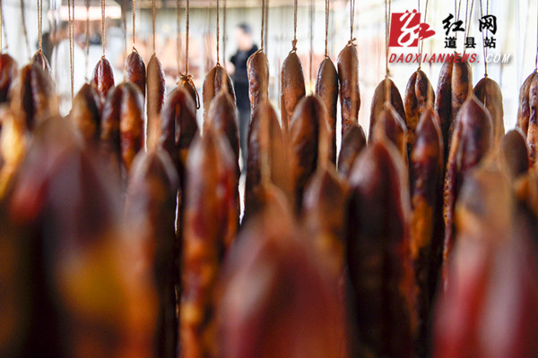 道县：熏腊肉迎新年