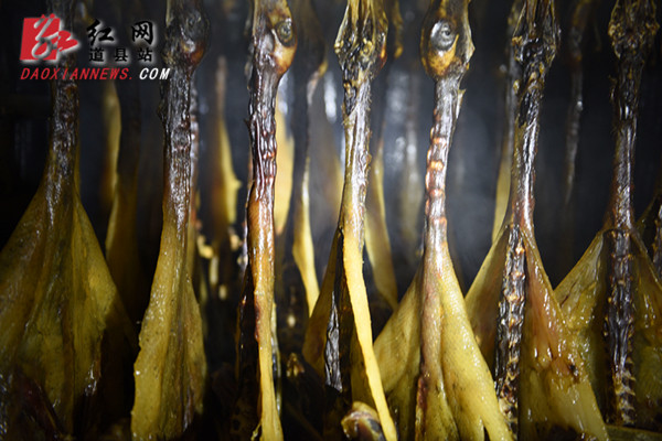 道县：熏腊肉迎新年
