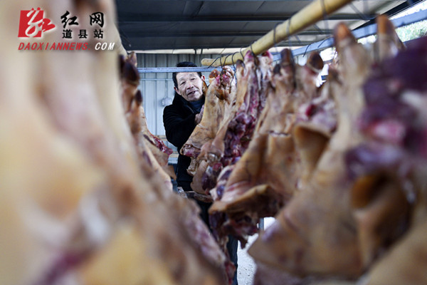 道县：熏腊肉迎新年