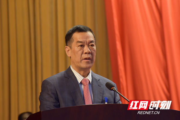 永州市人民代表大会常务委员会常务副主任,党组书记高建华向大会作