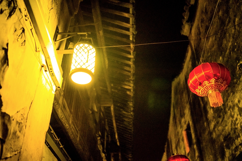 新市古镇夜景。（人民网姚欣雨 摄）