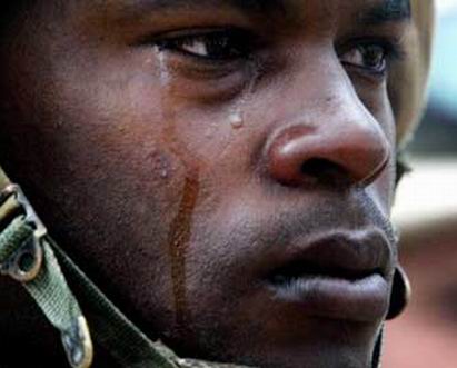 战士落泪的图片图片