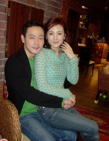 邱心志携王艺璇见公婆 感情甜蜜蜜