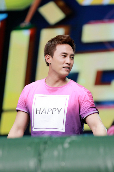 《快本》杜淳秀麒麟臂 被封"芒果亲生仔"_综艺要闻_娱乐频道