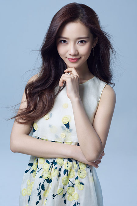 陈娅安直播拍大片引数十万人围观 网友齐呼被美哭