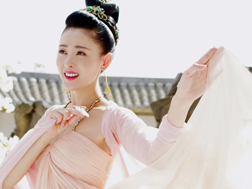 张天爱剧照超级网剧《我的朋友陈白露小姐》已逐渐接近尾声,剧中人物