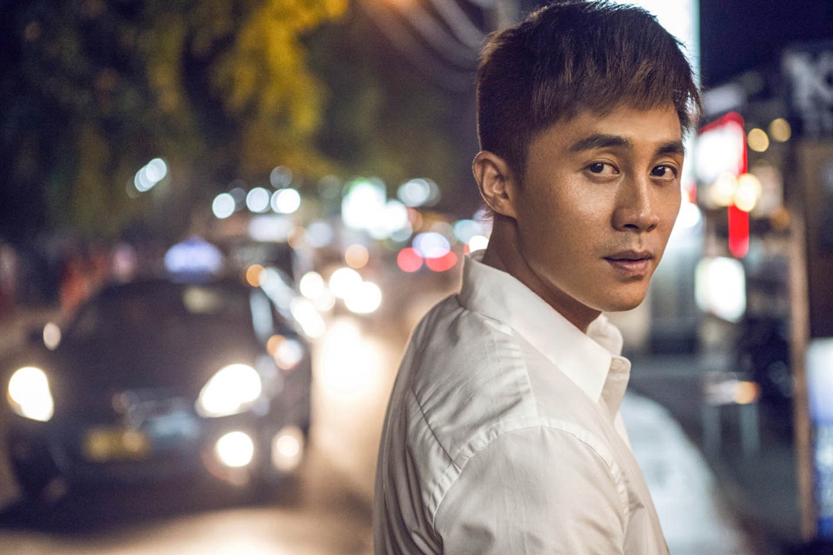 杜淳漫步异国街头享受黑夜淳man随兴搭配尽显潮范