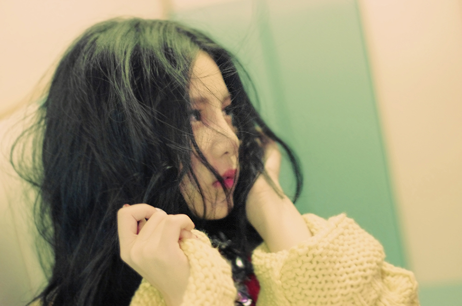 本兮《下雪的季节》冬日首发 日系曲风展少女离别情深