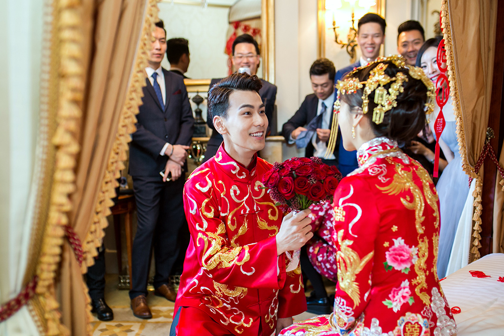 陈紫函戴向宇古堡婚礼仙气逼人激动落泪