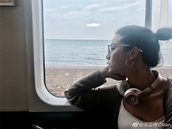 文艺范儿上线 宋芸桦晒意境照