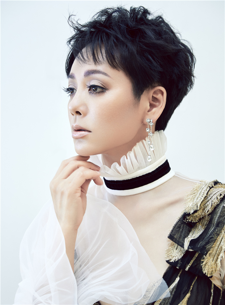 宁静跨界舞台重现《孝庄秘史》主题曲