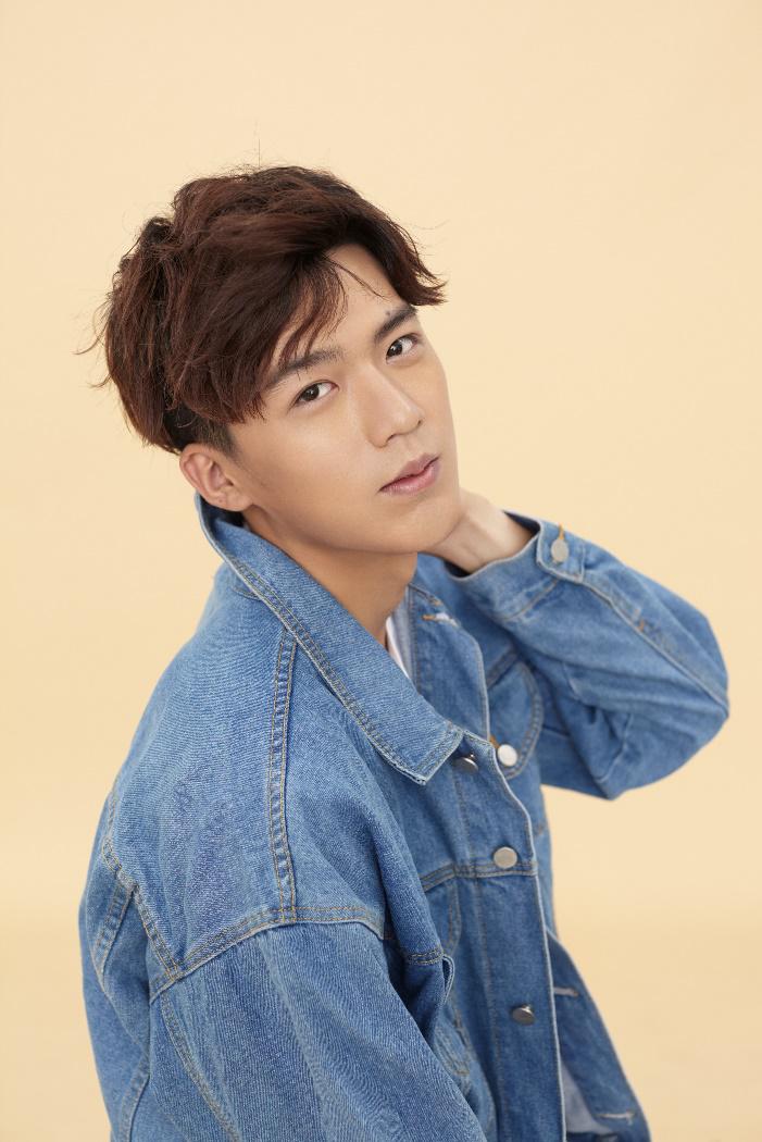 据了解,卢东旭是南京艺术学院17级播音班的在读生