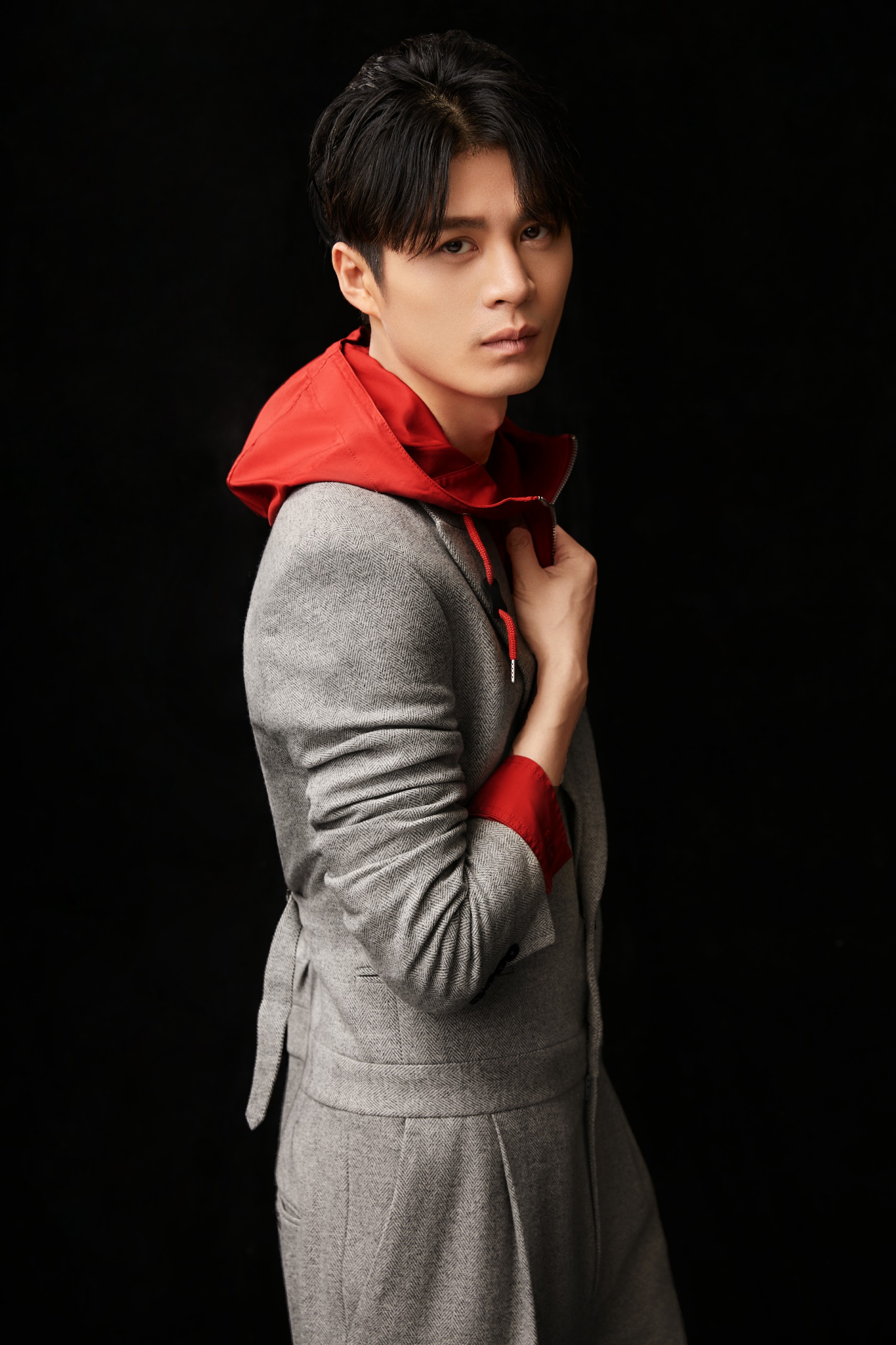 朱杰时尚写真曝光 眼神深邃霸气侧漏