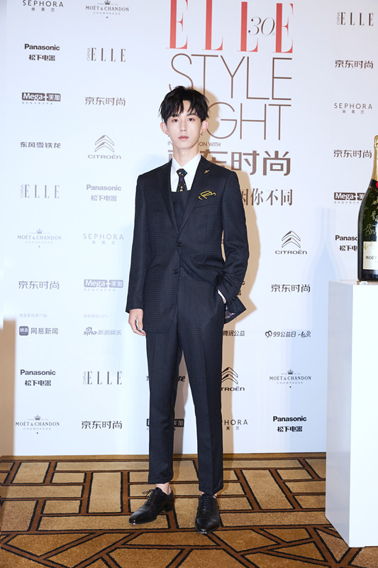 郭俊辰亮相elle风尚大典绅士有型尽展少年意气