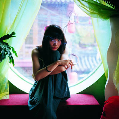 黄雯抱怨与韩寒见个面非常困难.(资料图片)