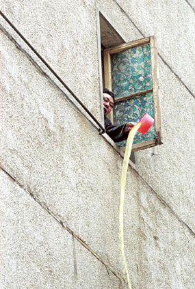 三湘都市报4月24日讯 今天上午,在长沙天心区三兴市场宿舍8栋,4楼