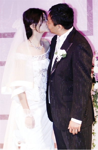 &nbsp;   超模姜培琳昨日(5月28日)在北京某五星级酒店举行 婚礼