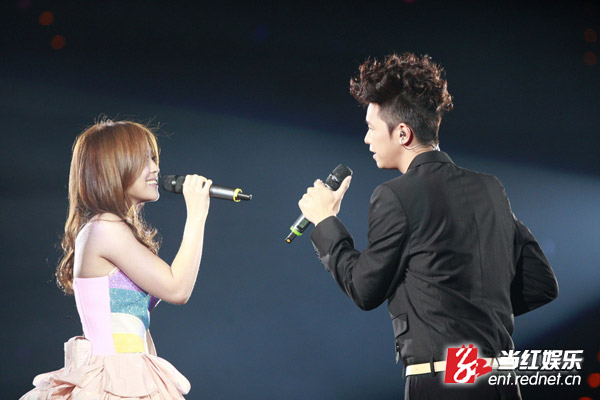 卓文萱与小鬼黄鸿升