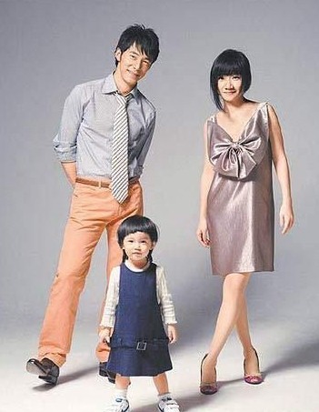 陶晶莹丈夫和小儿子裸浴照曝光 大秀幸福