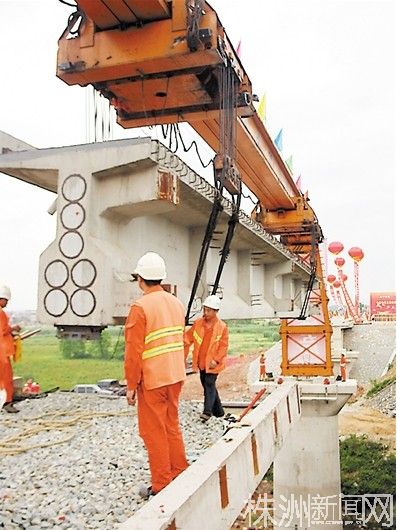 衡茶吉铁路铺轨架桥 株洲设11个站