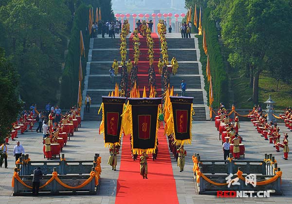 万人湖南祭炎帝 湖南省省长徐守盛主祭(组图)