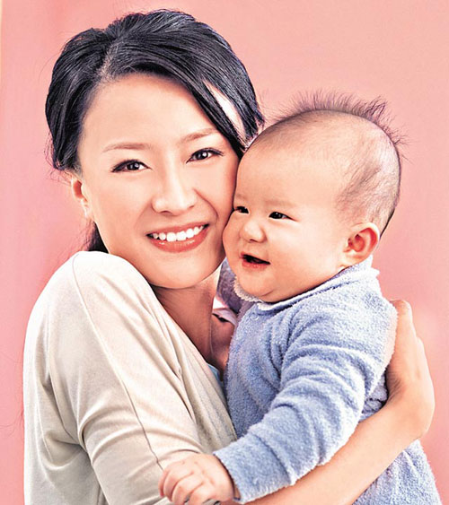 陈倩扬抱bb赚奶粉钱 儿子精灵活泼不怯场(图)