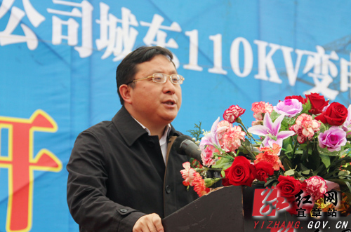 图为欧阳锋宣布项目开工