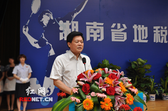 (湖南省地税局党组书记,局长吕兴胜宣布比赛开幕)