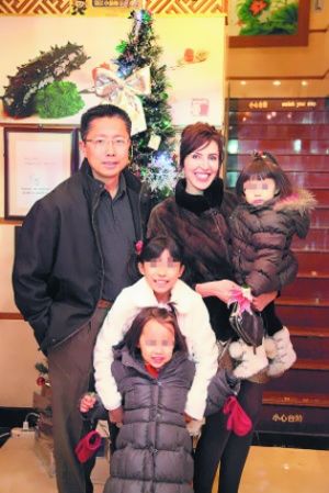 李阳案反诉也遭家暴 前妻称被毒蛇咬