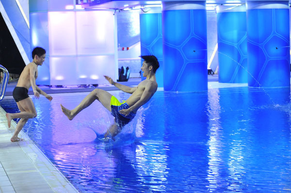 跳水吴建豪与小选手起跳吴建豪与小选手吴建豪与小选手吴建豪与小选手