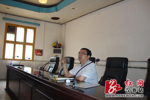 汉寿县人民医院原党委副书记,老医生熊方正在授课