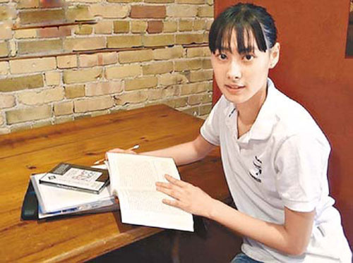 就在大家以为梁洛施的地位更加稳固的时候,两人却宣告分手