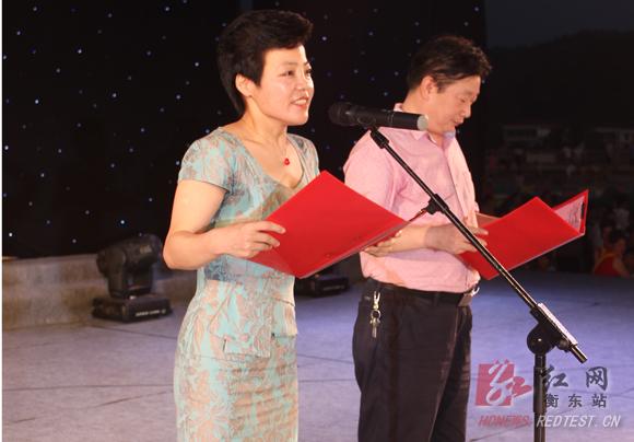 (图:衡东县委常委,宣传部长谭春兰(左)讲话,副县长刘光荣(右)主持开幕