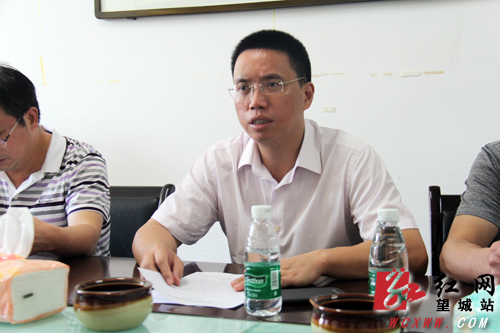 长沙望城区区长孔玉成指导茶亭镇抗旱救灾工作