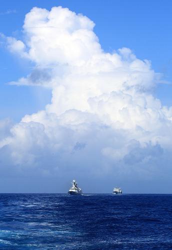 中国海军舰艇编队穿越大隅海峡进入太平洋图